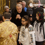 Gigi Becali la Sfânta Liturghie. FOTO: Captură Trinitas TV