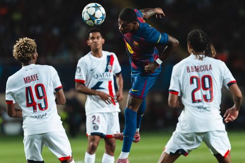 Marcus Rashord (în tricoul Barcelonei) și Bradley Barcola (în tricoul lui PSG, numărul 29) / Imago Images