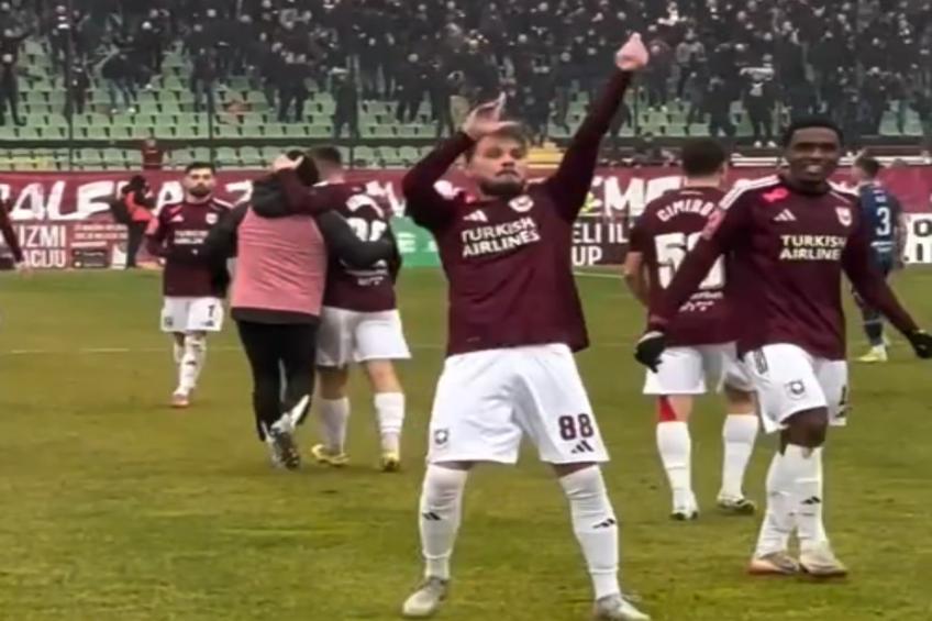 Gestul obscen făcut de Adem Ljajic / foto: captură fk_sarajevo_hz