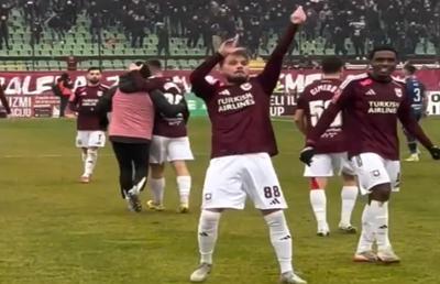 Fostul internațional s-a dat în stambă » A zdrobit rivala în derby, apoi a făcut un gest obscen
