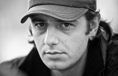 Florin Lăzărescu, scriitor: „Fără exagerare, aș putea scrie un roman cât Război și pace din toate poveștile personale care mă leagă de fotbal. Și poate chiar am s-o fac într-o zi”
