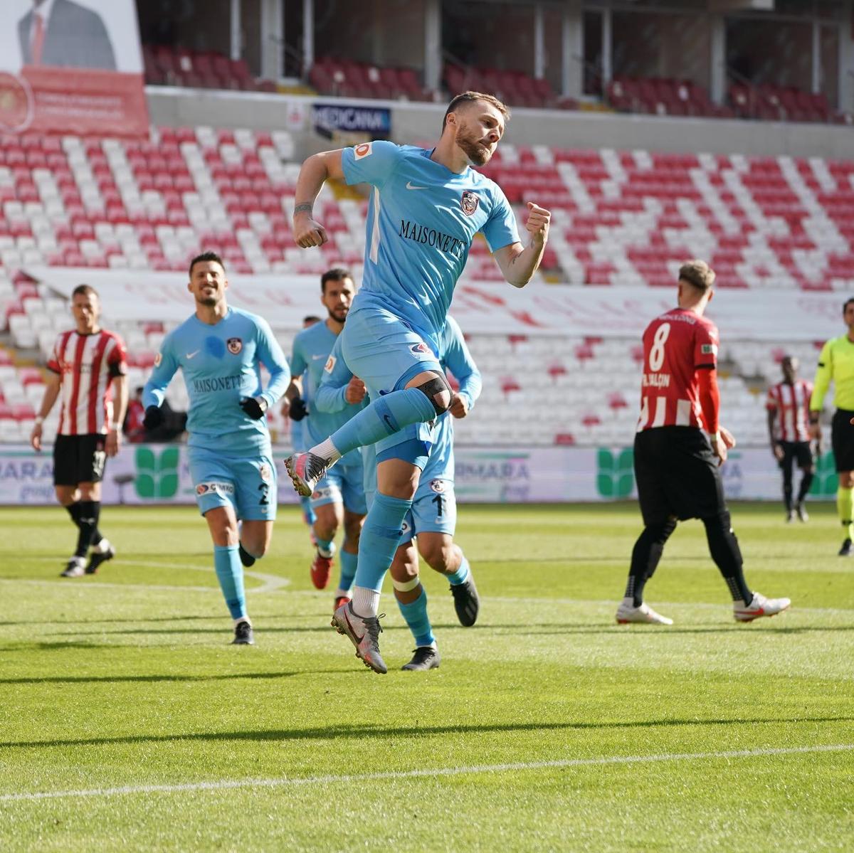 SIVASSPOR - GAZIANTEP 2-1. Marius Șumudică pierde primul meci după 15 etape! Gaziantep a avut 1-0 în minutul 4 după golul lui Maxim
