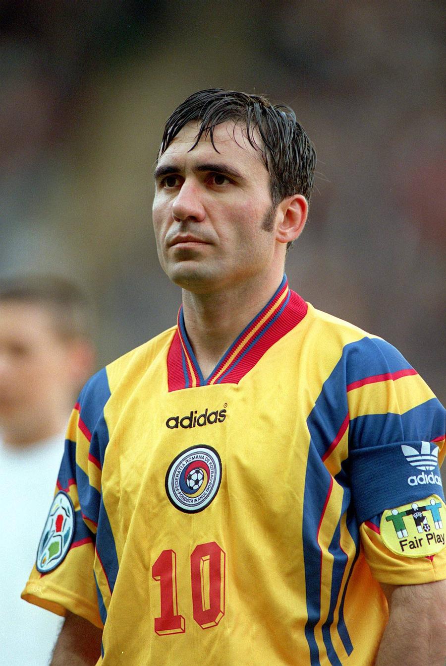 Cu ce preț se vinde unul dintre tricourile lui Gheorghe Hagi din perioada „Generației de Aur”