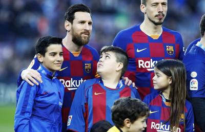 EXCLUSIV Fiul fostului prim-ministru al României, „blocat” la meciul Barcelonei: „Tata, a pus Messi mâna pe umărul meu”