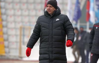 Marius Șumudică, dezlănțuit la adresa conducerii după înfrângerea cu Sivasspor: „Nu pot lucra cu persoane care nu mă respectă! Totul e o minciună. O s-o sun pe soţia mea să-mi trimită bani”