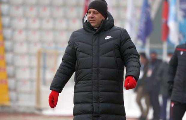 Marius Șumudică, dezlănțuit la adresa conducerii după înfrângerea cu Sivasspor: „Nu pot lucra cu persoane care nu mă respectă! Totul e o minciună. O s-o sun pe soţia mea să-mi trimită bani”