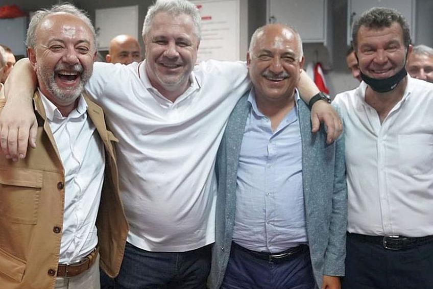 Marius Șumudică, alături de șefii lui Gaziantep / Sursă foto: Facebook Gaziantep