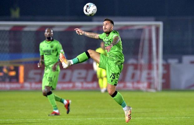 FOTO Aleix Garcia, vacanță în Spania în echipamentul altei echipe! Ce se întâmplă cu mijlocașul lui Dinamo