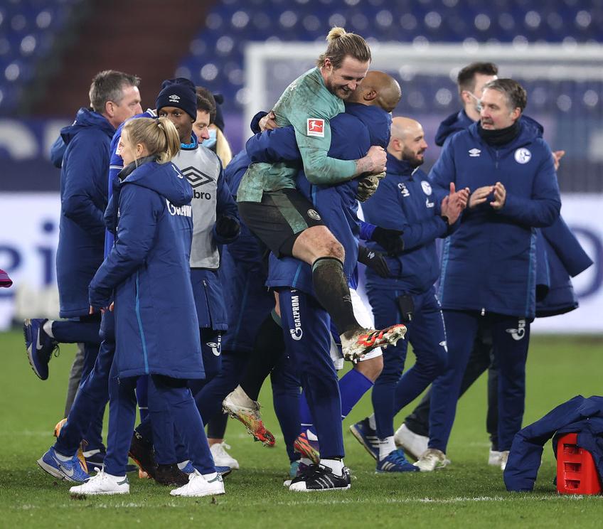 Schalke 04 a obținut prima victorie în Bundesliga după 30 de meciuri, 4-0 contra lui Hoffenheim.