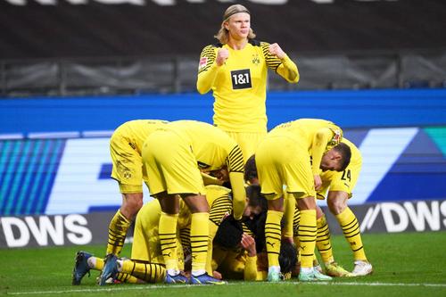 Bucuria jucătorilor Borussiei după golul victoriei, înscris de Dahoud
FOTO: Guliver/gettyimages