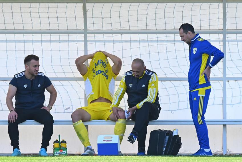 Marian Huja și Cosmin Tucaliuc s-au accidentat în Petrolul - Turan Tovuz // foto: Cristi Preda, GSP