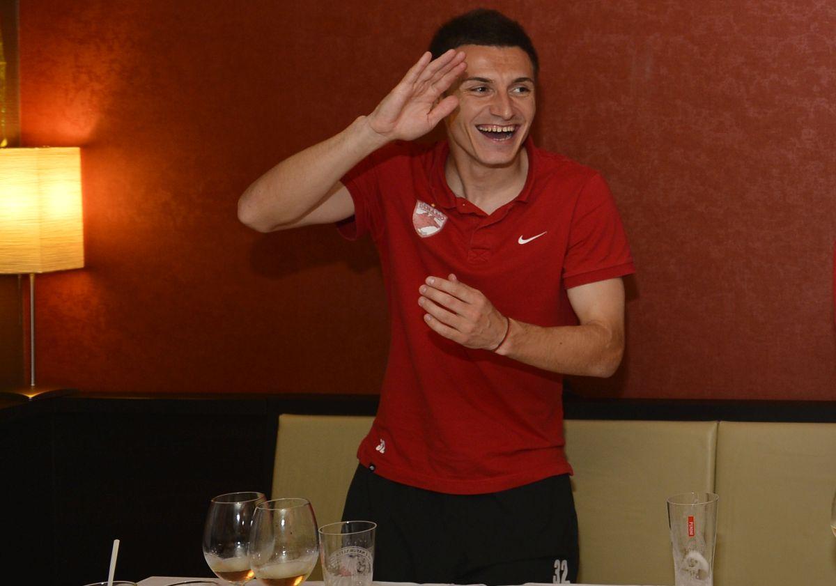 Un fost fotbalist din Liga 1 dezvăluie cea mai mare primă promisă în carieră, pe care însă nu a încasat-o niciodată: „La 20 minute după meci, deja aveam banii cheltuiți”