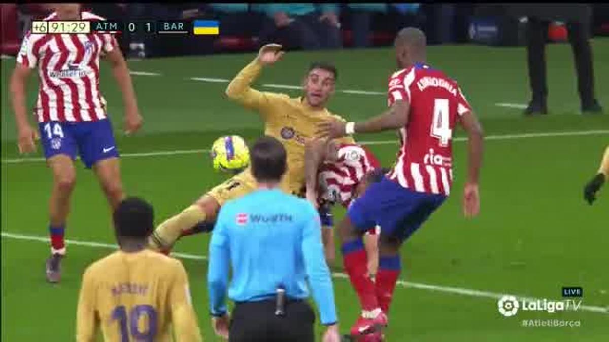 Imagini incredibile în Atletico Madrid - Barcelona » Ferran Torres și Stefan Savic s-au încăierat pe teren