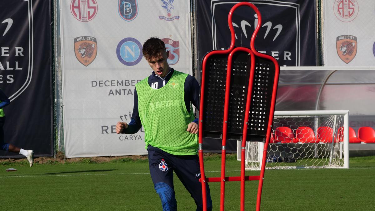 Pintilii e șeful, Filip și Stoica „secunzi” » Cum arată antrenamentele FCSB din Turcia + Echipa roș-albastră stă în hotel cu formația care i-a ofertat un titular