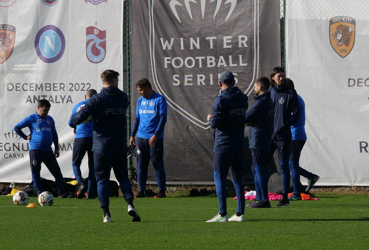 Pintilii e șeful, Filip și Stoica „secunzi” » Cum arată antrenamentele FCSB din Turcia + Echipa roș-albastră stă în hotel cu formația care i-a ofertat un titular