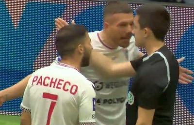 Fabulos: Lukas Podolski a luat cartonaș roșu la un meci caritabil pe care l-a organizat!