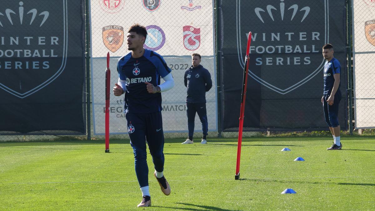 Pintilii e șeful, Filip și Stoica „secunzi” » Cum arată antrenamentele FCSB din Turcia + Echipa roș-albastră stă în hotel cu formația care i-a ofertat un titular