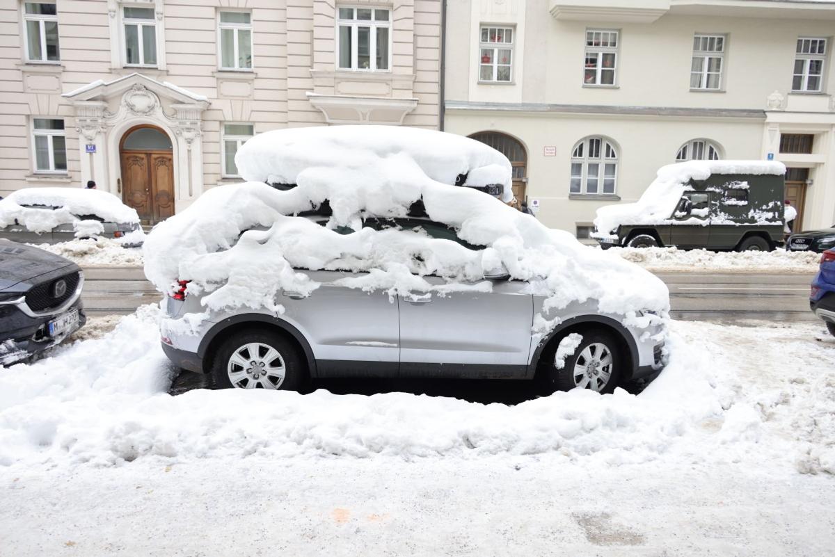Ce trebuie să facă șoferii pentru a-și proteja mașina pe ger