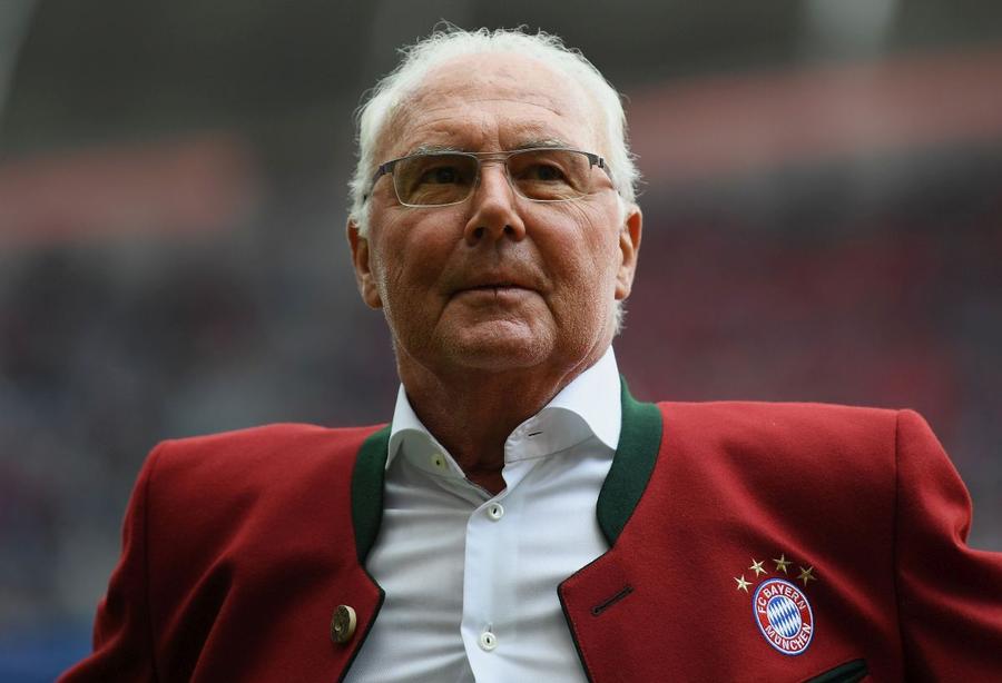 Arena lui Bayern se luminează în memoria lui „Kaiser Franz