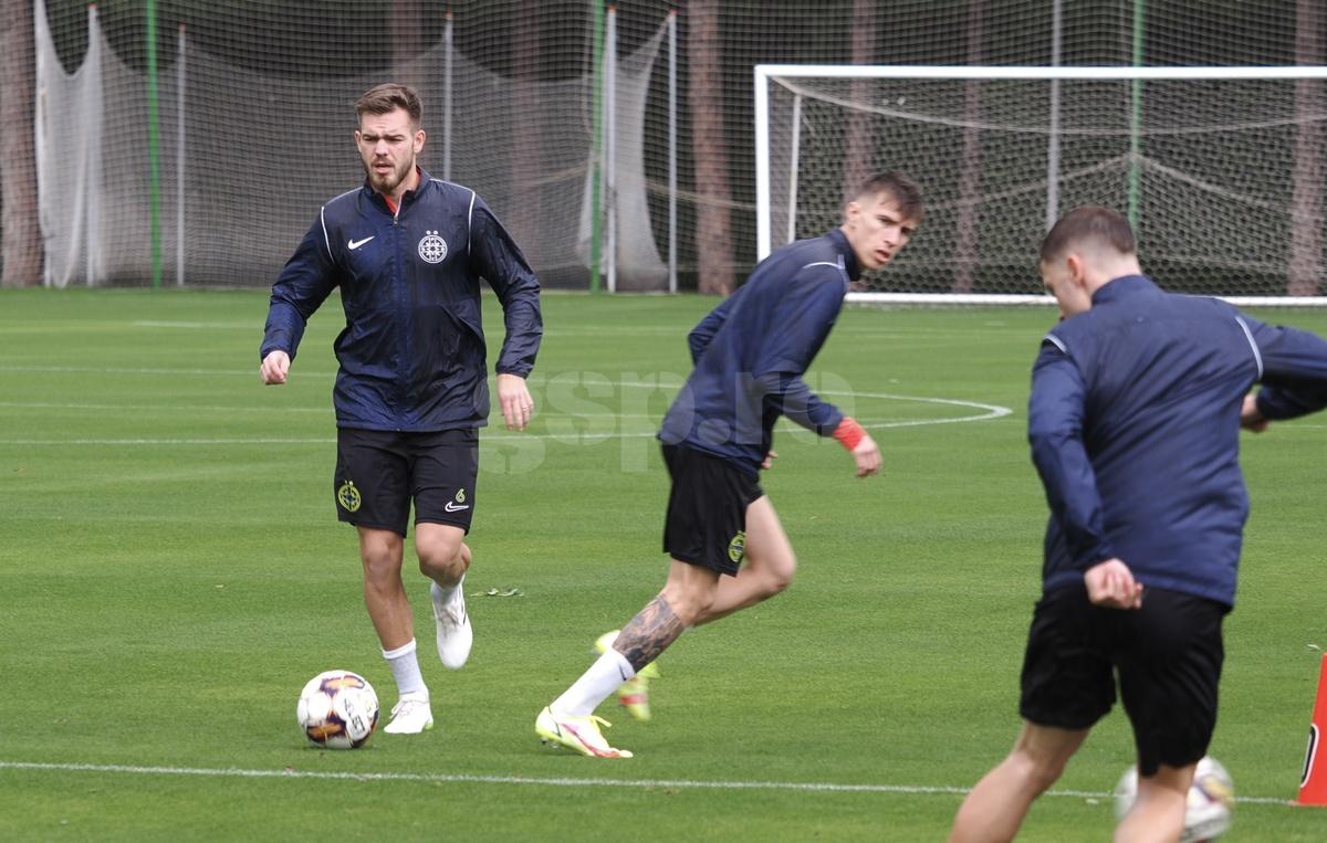 „Ce faci, mă, i-ai dat-o lui Yuri?” » Antrenament pe două anotimpuri: FCSB a ieșit „la joacă” în Antalya. Noua achiziție a captat toate privirile