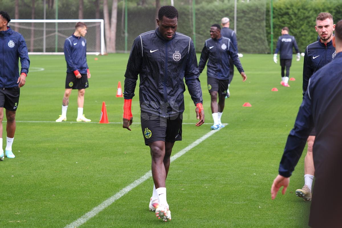 „Ce faci, mă, i-ai dat-o lui Yuri?” » Antrenament pe două anotimpuri: FCSB a ieșit „la joacă” în Antalya. Noua achiziție a captat toate privirile
