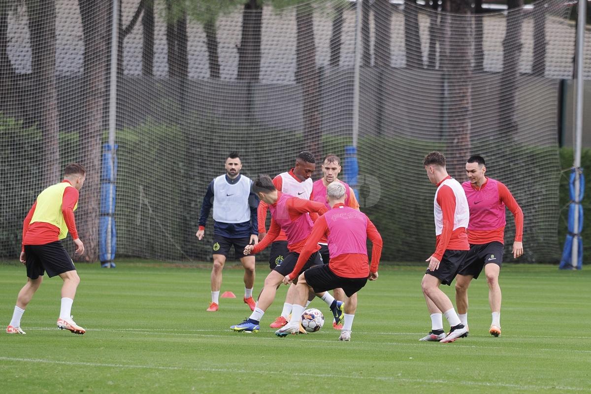 „Ce faci, mă, i-ai dat-o lui Yuri?” » Antrenament pe două anotimpuri: FCSB a ieșit „la joacă” în Antalya. Noua achiziție a captat toate privirile