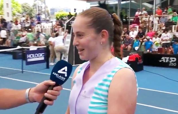 „Aroganța” lui Ostapenko, după ce tocmai a eliminat-o pe Sorana Cîrstea în turul 1: „Am dormit, că îi luam și primul set”