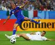 Thierry Henry vs. Giorgio Chiellini în Franța - Italia (foto: Guliver/Getty Images)