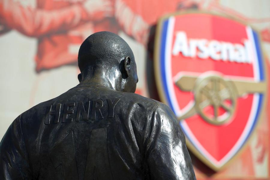 Statuia lui Thierry Henry în fața Emirates Stadium (foto: Guliver/Getty Images) „Lumea nu era pregătită pentru ce aveam de spus” » Thierry Henry, despre depresie, obsesia de a fi apreciat și trauma din copilărie care i-a marcat viața