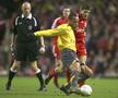 Thierry Henry în duel cu Steven Gerrard / Arsenal Liverpool (foto: Guliver/Getty Images)