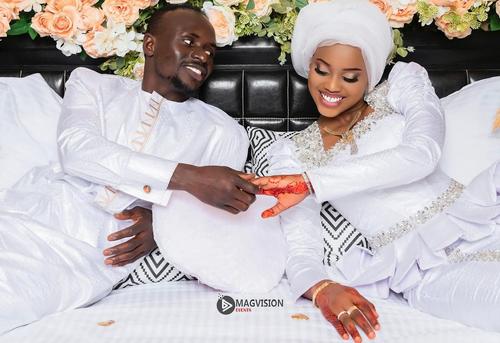 Sadio Mane împreuna cu soția, Aisha Tamba