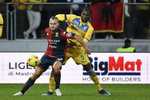 George Pușcaș, în stânga, pe picior de plecare de la Genoa // Foto: Imago
