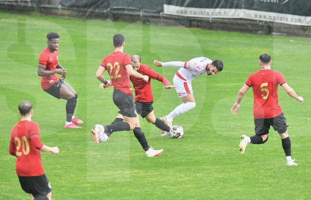 Dinamo - Genclerbirligi 1-1. „Câinii” au remizat în primul amical al iernii » Cum au jucat elevii lui Kopic