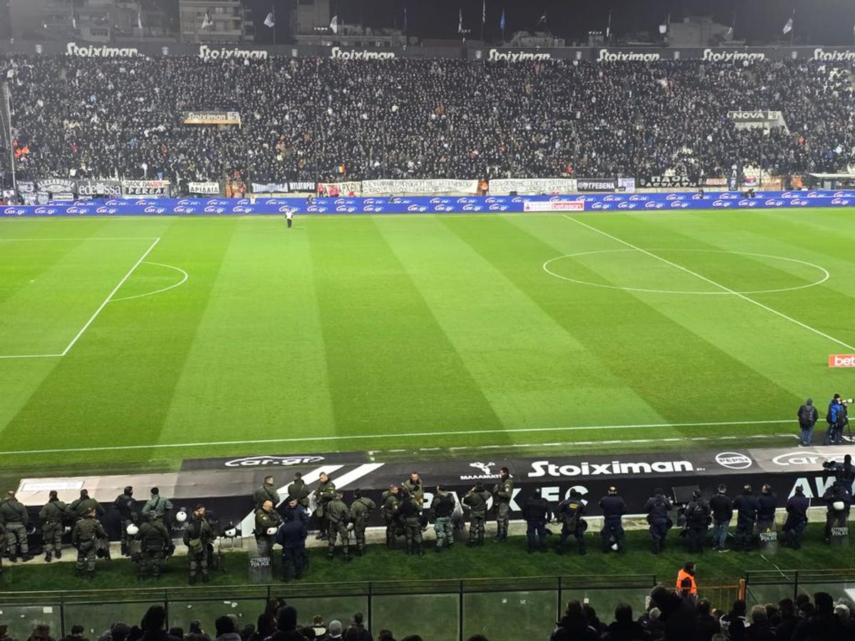 Măștile cu Răzvan Lucescu și steagurile „tricolore” n-au ajutat-o pe PAOK » Eliminare dramatică din Cupa Greciei: gol decisiv în minutul 107