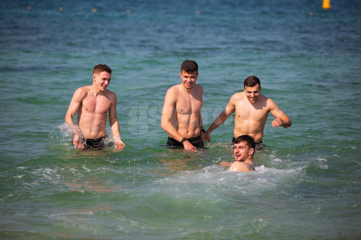 Jucătorii Rapidului fac baie în Golful Persic, 9 ianuarie 2025