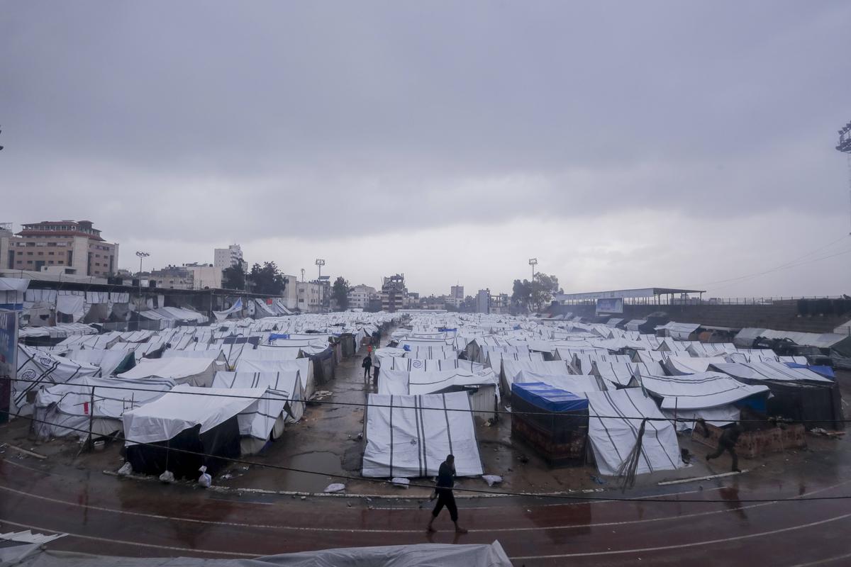 Cel mai vechi stadion din Fâșia Gaza este acum tabără de refugiați palestinieni » Arena a fost transformată în centru de detenție, apoi demolată de israelieni