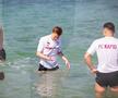 Jucătorii Rapidului fac baie în Golful Persic FOTO: Ionuţ Iordache (GSP)