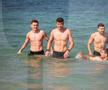 Jucătorii Rapidului fac baie în Golful Persic FOTO: Ionuţ Iordache (GSP)