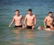 Jucătorii Rapidului fac baie în Golful Persic FOTO: Ionuţ Iordache (GSP)