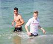 Jucătorii Rapidului fac baie în Golful Persic FOTO: Ionuţ Iordache (GSP)