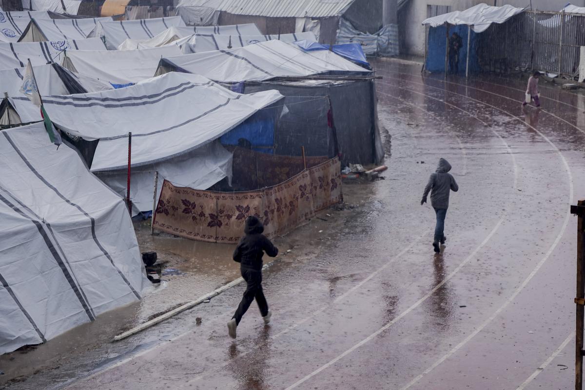 Cel mai vechi stadion din Fâșia Gaza este acum tabără de refugiați palestinieni » Arena a fost transformată în centru de detenție, apoi demolată de israelieni