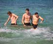 Jucătorii Rapidului fac baie în Golful Persic FOTO: Ionuţ Iordache (GSP)