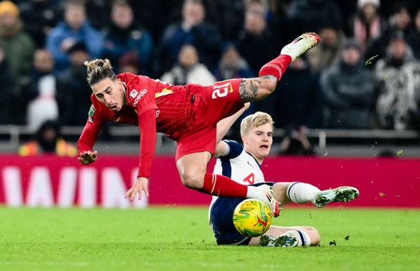 Scandal la Tottenham - Liverpool » Arne Slot îl arată cu degetul: „Nu mai trebuia să fie pe teren!”