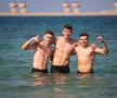 Jucătorii Rapidului fac baie în Golful Persic FOTO: Ionuţ Iordache (GSP)