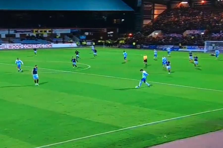 Preluarea lui Ianis Hagi la golul de 1-1 din Dundee - Rangers Final în Dundee FC - Rangers, restanță din prima ligă a Scoției » Ianis Hagi a contribuit la golul marcat de oaspeți