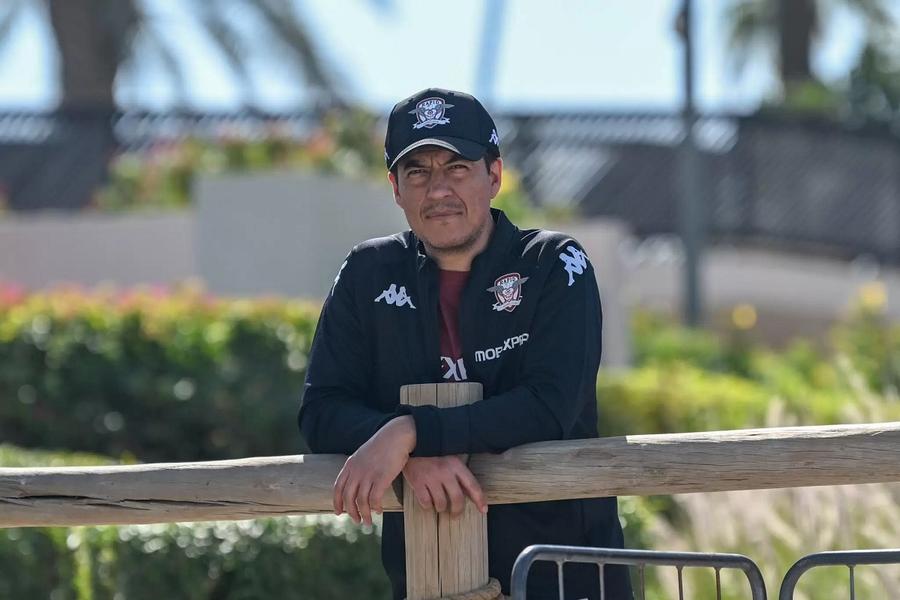 Misael Rivas, noul doctor de la Rapid, l-a cunoscut pe Aron Boupendza la Al Shabab, însă nu și pe Marius Șumudică, Antrenorul a plecat cu puțin timp înainte ca mexicanul să fie instalat. Foto: FC Rapid Ce se ascunde în spatele CV-ului » Trauma prin care a trecut noul doctor de la Rapid alături de Banega și Rakitic: „Mi-e teamă de răzbunare”