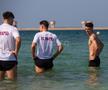 Jucătorii Rapidului fac baie în Golful Persic FOTO: Ionuţ Iordache (GSP)