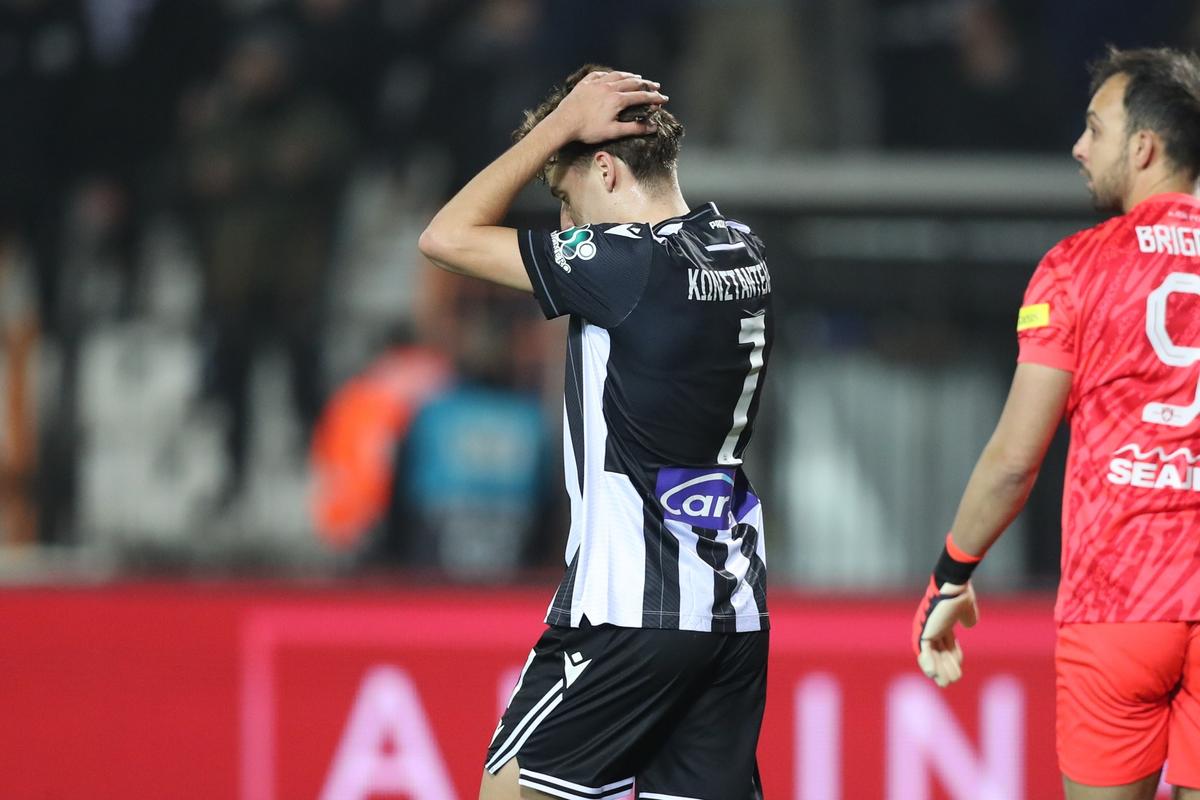 Măștile cu Răzvan Lucescu și steagurile „tricolore” n-au ajutat-o pe PAOK » Eliminare dramatică din Cupa Greciei: gol decisiv în minutul 107