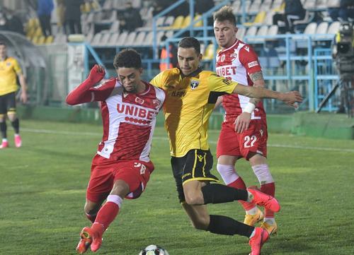 Ivan Pesic într-un meci Voluntari - Dinamo / foto: Imago