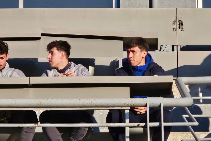 Robert Sălceanu, în tribune la partida amicală dintre Petrolul Ploiești și Fatih Karagumruk Sălceanu, tot mai aproape de Rapid » Cum a fost surprins jucătorul Petrolului
